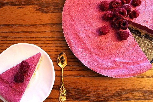 berries and gelatin make a fruit pie your Valentine will love