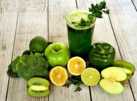 Green vegetable smoothie for detox vs. cleanse